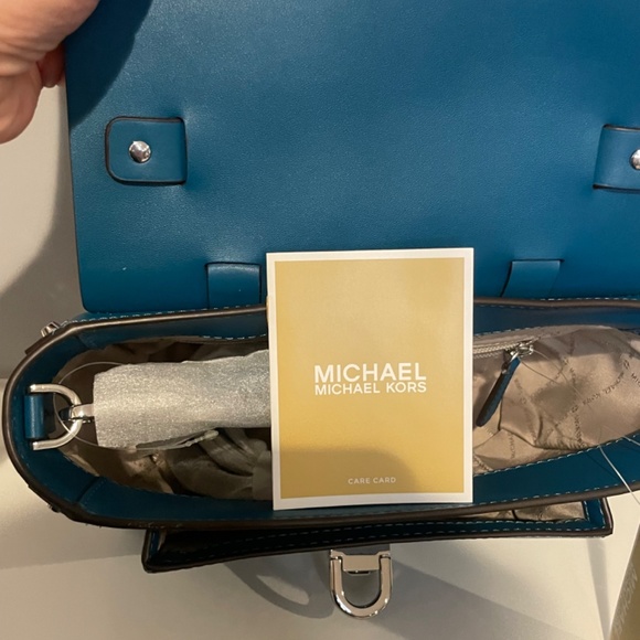 Micheal Kors Manhattan Handbag - Picture 2 of 4